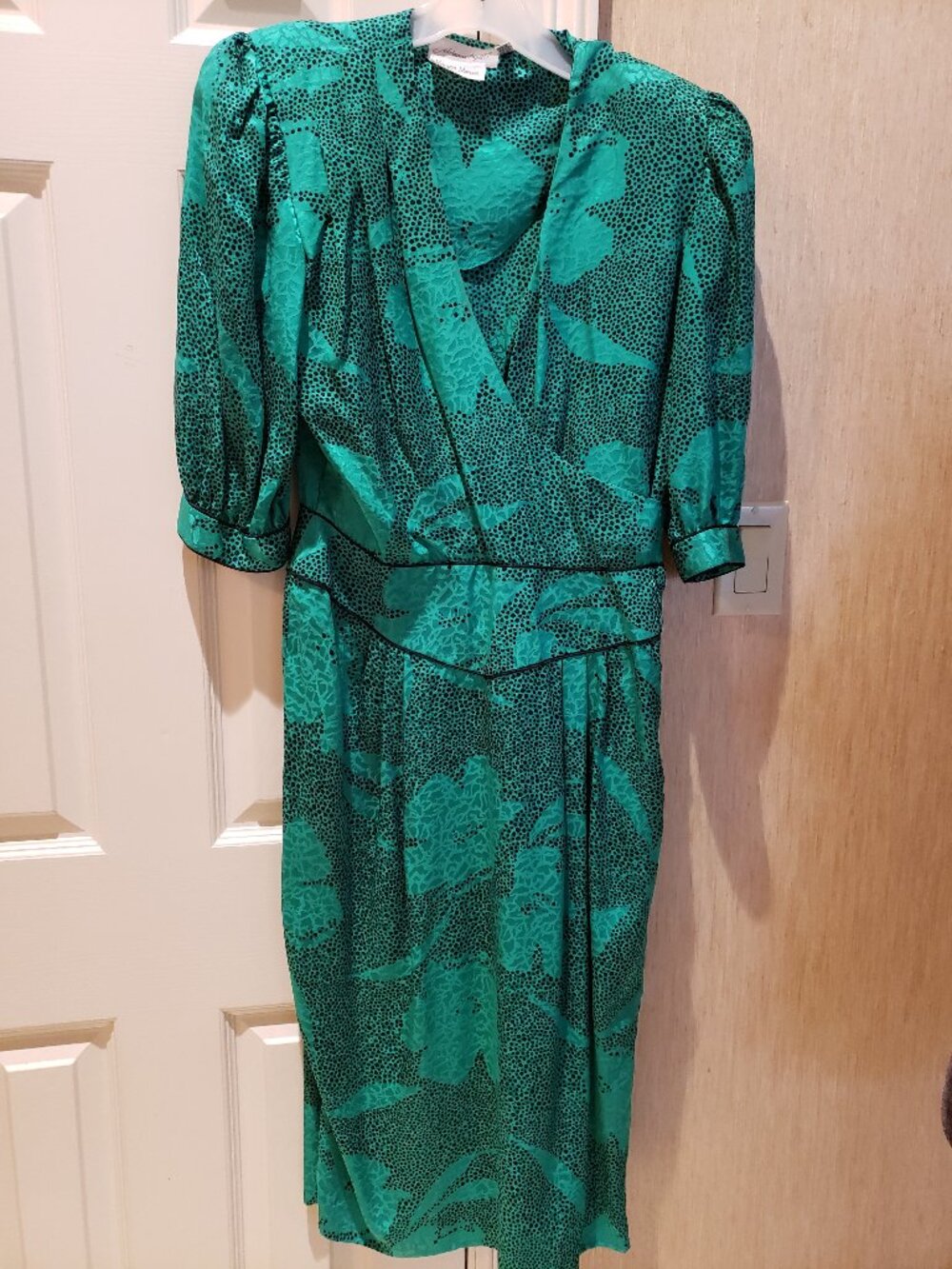 ADRIANA PAPEILL  Beautiful Green Silk Dress  -Sz 10
